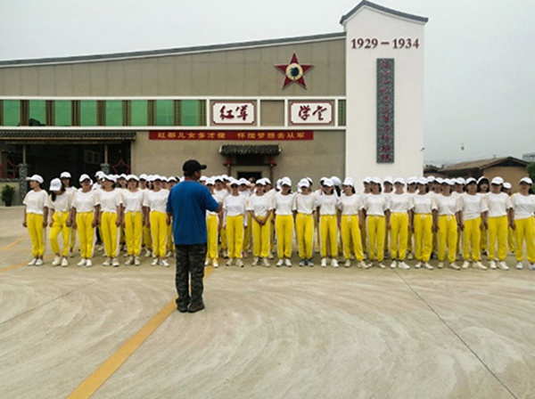 “追寻红色基因，不忘